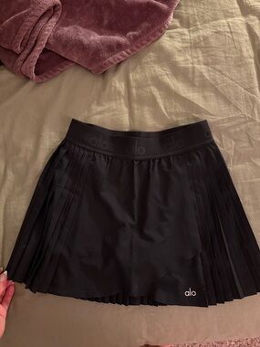ALO Yoga Black Pleated Tennis Skort | Aces